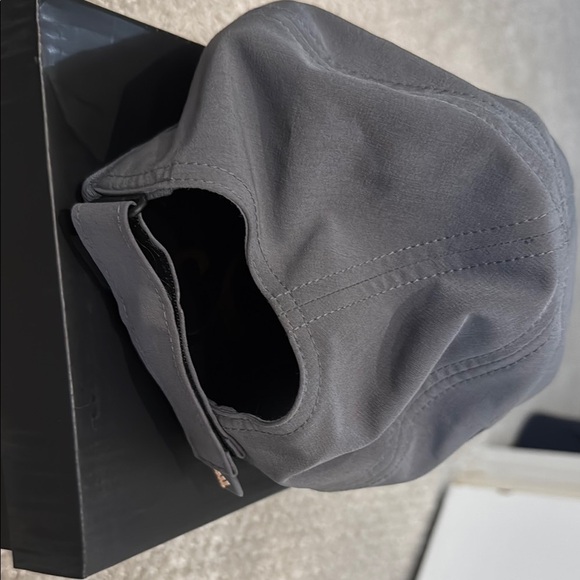 ❤️Adidas Gray Cap with Pink Logo - Picture 3 of 4